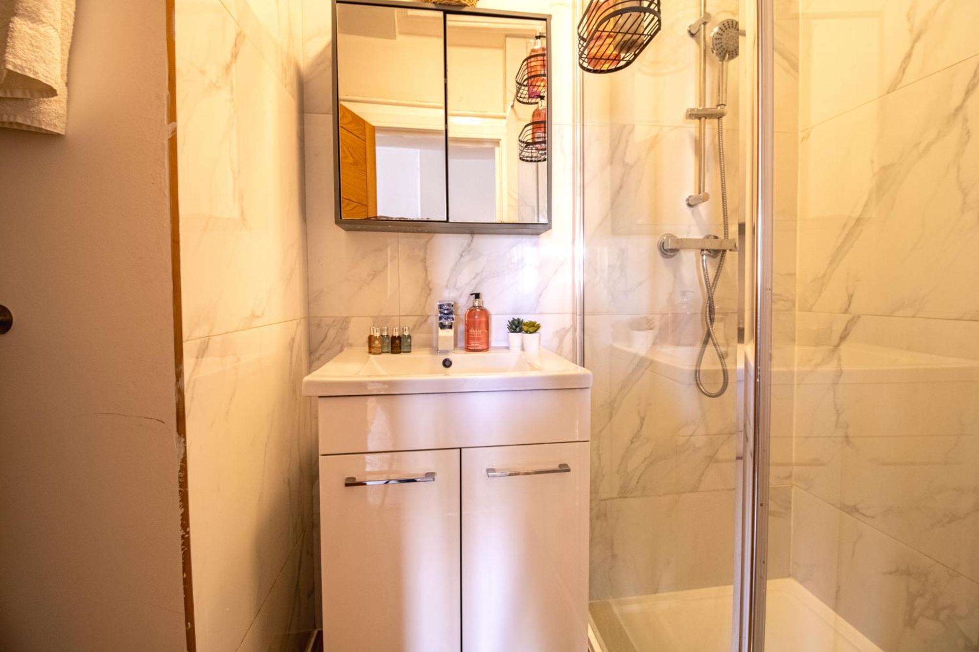 Spacious Studio Apartment On Oxford Street 9Gc London Exteriör bild